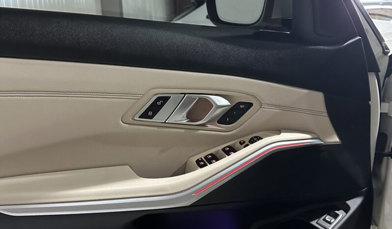 
								BMW 330 xDrive M Package full									