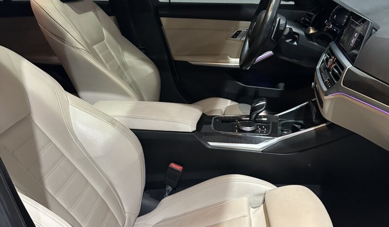 
								BMW 330 xDrive M Package full									