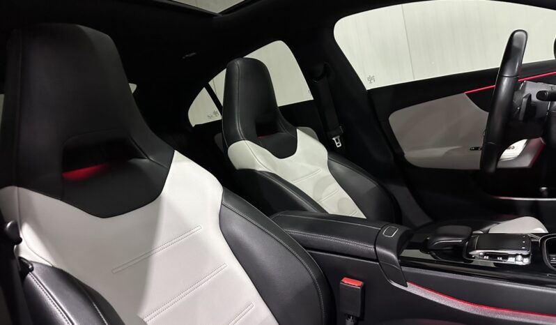 
								Mercedes-Benz CLA 250 AMG Line full									
