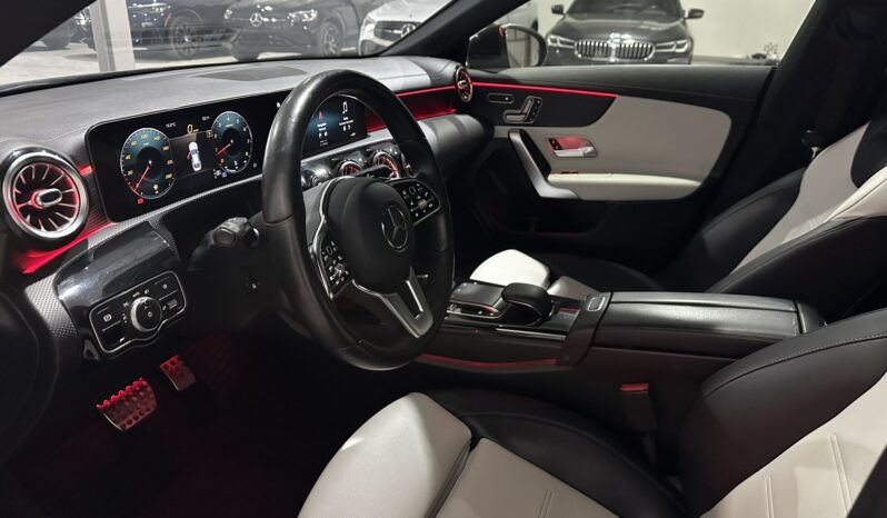 
								Mercedes-Benz CLA 250 AMG Line full									
