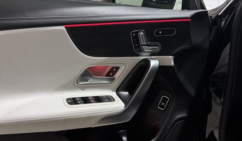
								Mercedes-Benz CLA 250 AMG Line full									