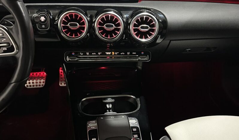 
								Mercedes-Benz CLA 250 AMG Line full									